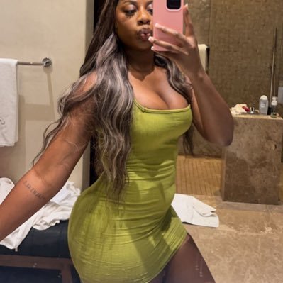 anniechunda12's profile picture. I’m just that babe x