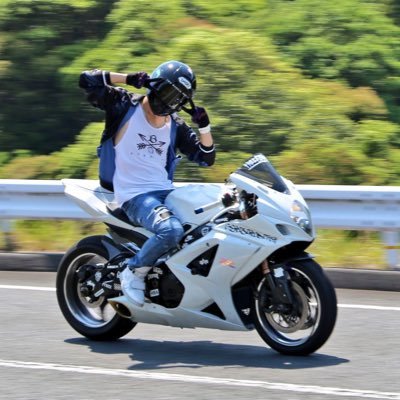 GSX-R1000 k7 custom ガソリン燃やして排ガス撒き散らしてこそバイク。