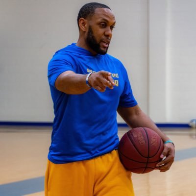 @prephoops Scout | 🏀Player Development Coach @D1scoveredT | @Discoveredtalk host | 🎤 Speaker | 🧠Mental Performance Coach | Mentor #PBS1914🤘🏽