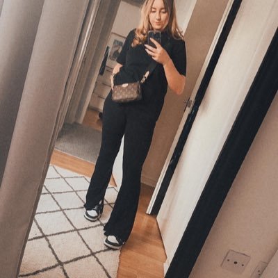 laurasteph_t's profile picture. whenthepuckdrops