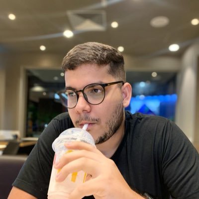 larguei a faculdade, vivo de twitter e hambúrguer, dev no sigilo