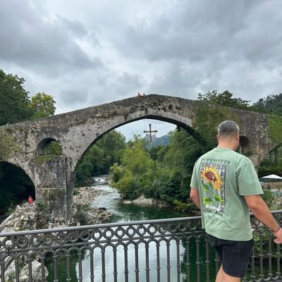 Roberto_Mocejon's profile picture. Heavy 🤘
Rock🎸
Cerveza🍻
Deporte 🥊
Amigos.