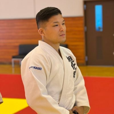 ▶柔道家 /Judo🥋 ＼毎週月曜日と土曜日の午後8時に動画投稿中／ ▶ 最恐の妻 @cb_saori と双子の娘がいます ▶阿波中 → 国士舘高 → 国士舘大 → 旭化成 ▶徳島 → 東京 ◎お問い合わせ・ご相談はDMからお願いします