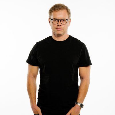 dříve ekonomický redaktor v e15 a Hospodářské noviny, nyní mluvčí @CNB_cz