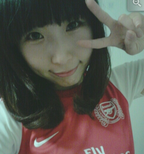live in seoul. i love football. My fav team is JeJu united. and Arsenal. i love hiphop music. and rock. and i love to travel all over world.!add me!