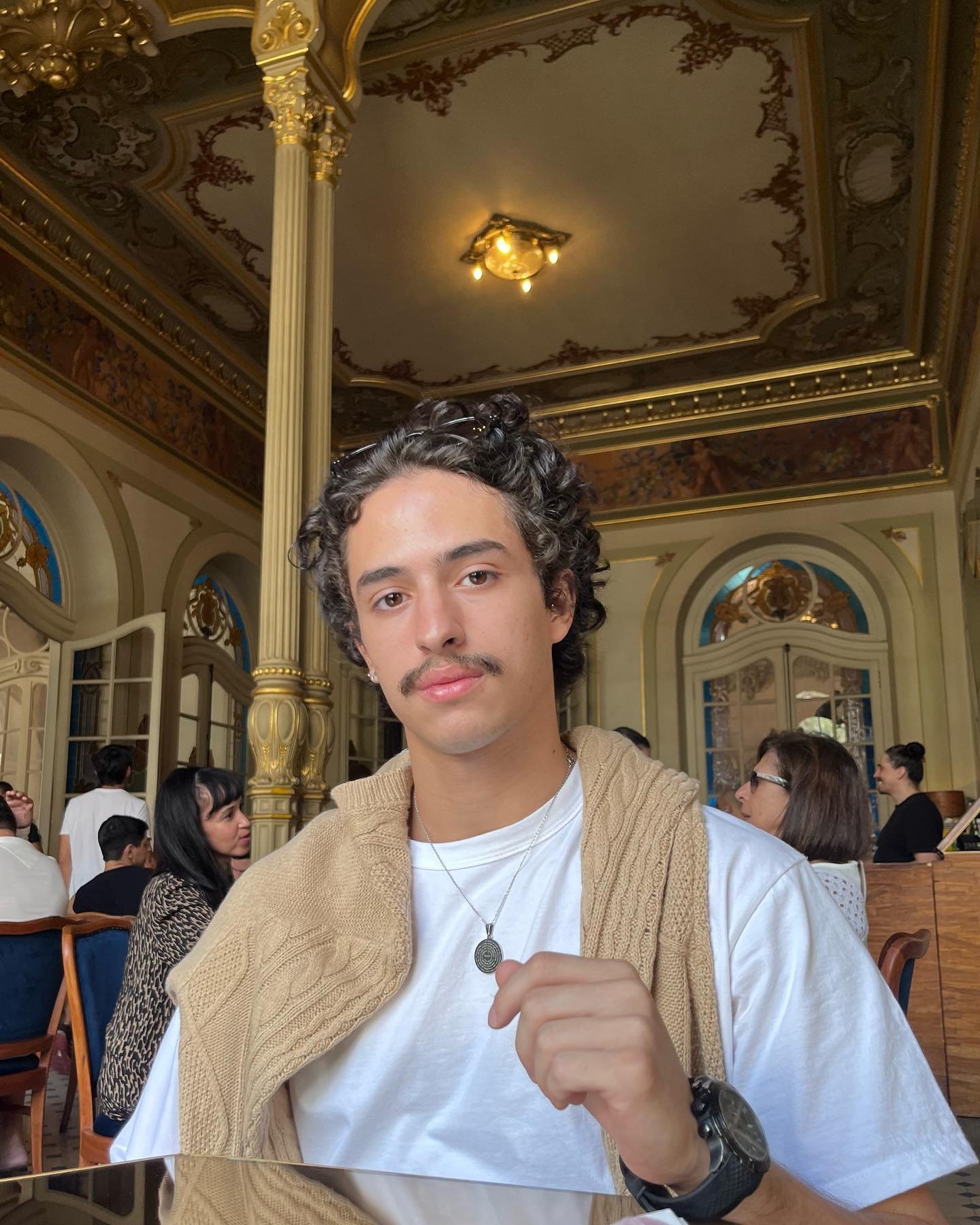 thendeno11032's profile picture. we all start as strangers