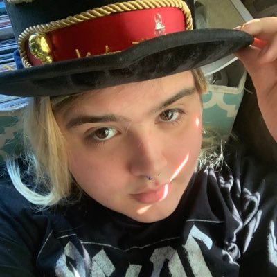 unfunny but inherently sexy big organic bitch | BLM/ACAB | She/They/Fae | 23 | FREE PALESTINE 🇵🇸 | private: @liquidellie