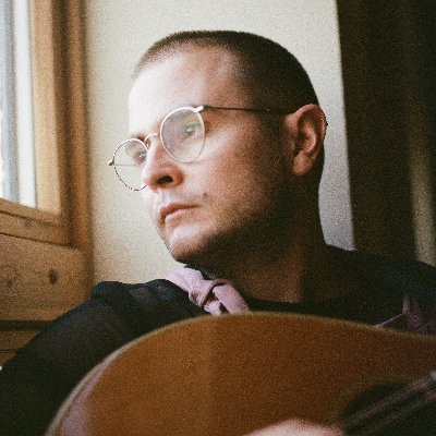 (He/him) Singer, guitarist - solo, 1/3 of @grannysattic3, 1/2 of @sansomequinn, co-founder of @queerfolkuk. Debut solo album out now: https://t.co/dYEuIWOJ7J