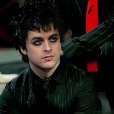 hello! ~~~welcome to daily billie joe ☆ will be posting pics of billie 1-3 times a day, every day!! enjoy xx