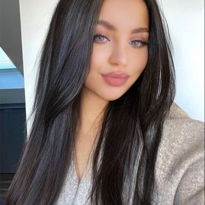 Yaaaasmiiiiinee's profile picture. 