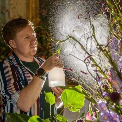 Im a L3 distinction* award winning florist.
Award winning Horticulturalist.

And a bit easy on the eye 😉

#gaygingerlad #gayman  #lgbt #pride