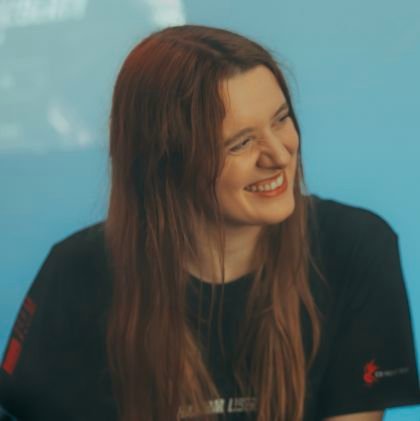 🇬🇧/🇩🇪  Lead International Community @CDPROJEKTRED | Political Scientist

❤️ big dogs, loud music & long books. Cries to BioWare marketing materials.