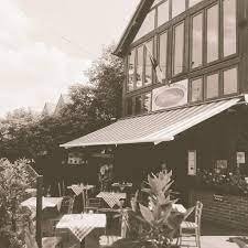 Here in the heart of West Sussex, ‘Dal Nonno’ offers it’s guests an authentic Italian dining experience in it’s Traditional Neapolitan Restaurant and Pizzeria!