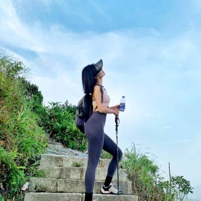 aye_bnd's profile picture. He who eats in advance can never lose.
(reading, yoga, traveling, I like skydiving, golfing, and diving🙃😍)