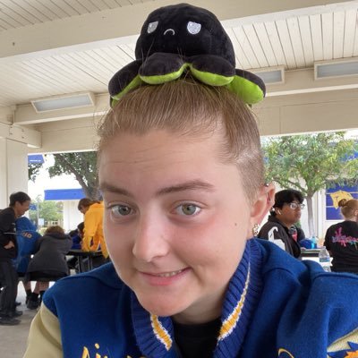 Khloeb_18's profile picture. I’m a fan of many things and people. but Hi :)