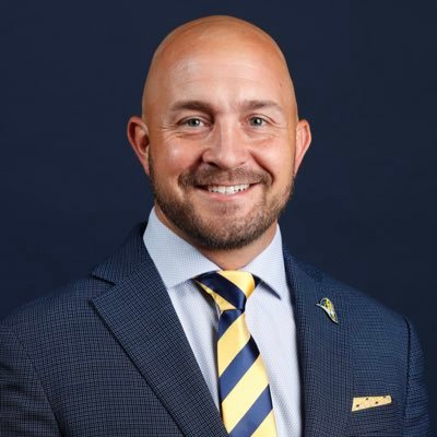 Director of Track & Field and Cross Country ⚔️ Augustana College - Rock Island, IL — Coach of life, leadership & performance. Here to learn, share & support!