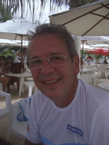Engenheiro, pai, sincero e Verdadeiro amigo. Quem Conhece sabe !!!