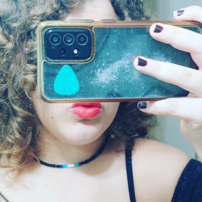 Bisexual since 2004
Gosto de mulher, NBs e meu namorado
Futura bibliotecaria gostosa
Esperando um emoji fofo de capivara
ela(u,e)/dela(u,e)