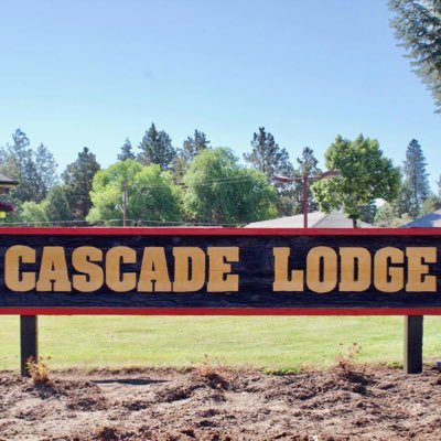 Your Bend, Oregon adventure HQ! Cascade Lodge Motel in the heart of it all. Explore, relax, and make memories in style. 🌲🏞️🏨