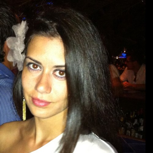 MissMaryHolly's profile picture. Traductora y Gestora de Ventas. “A veces, el momento más feliz de una vida fue una mirada”