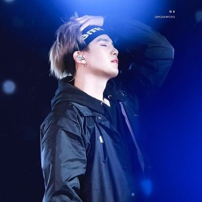 Sai quel luogo che sta fra il sonno e la veglia, dove ti ricordi che stavi ancora sognando? Lì è dove ti amerò per sempre
Yoongi. 

(she/her)