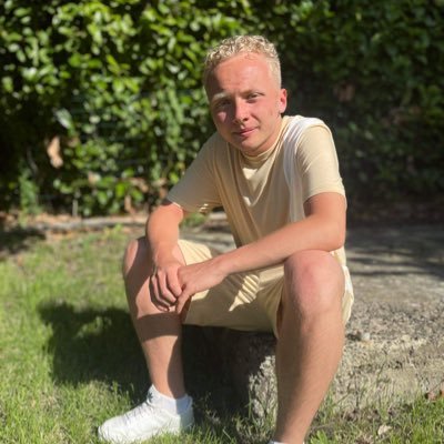 NoahDenoel1's profile picture. 17 ans. 🇧🇪.Man City boy.💙 « La descente est rapide, la montée est si lente »