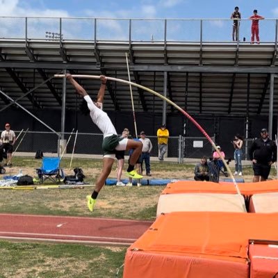 5’10 | 160 wt | 26’ class | Qb, Db, Football | @CTHS_RangersFB | Track | Sprinter | HFC- @RicklanHolmes (903) 330-8498 | reikoreed99@gmail.com 817-999-5250 |