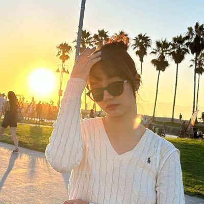 (PARODY / 1994) — an actress with cheerful feat cutie, Lee Hyeri is her name.