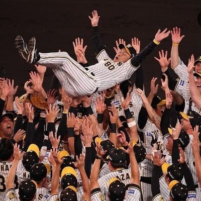 野球経験無阪神好きルーツ I 西宮 浜甲子園団地育ち I 阪神子供の会 I浜風に乗って応援歌聞こえる環境 I 暗黒時代もなんのその I 初めて買ってもらった帽子はなぜかカープ I 阪神に本気で就職したかった I 個人成績データ見るのが好き I 京都在住の虎好きなアカです　🐯アカ100%バック　無言フォロー失礼します。