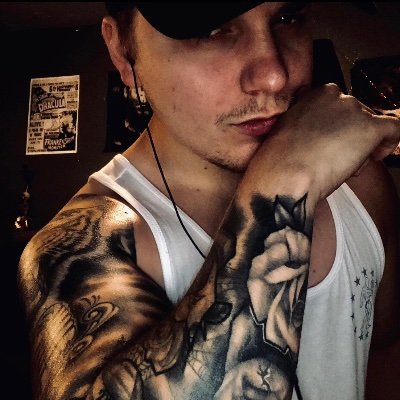 27 M👨
🎸Music 🎶
🎧Gaming 🎮
👨⚕️ RN 💉
☀️ travel 🌊
🏋🏽Lifting 🏋🏽♂️
🏃🏽♂️Runner 👣