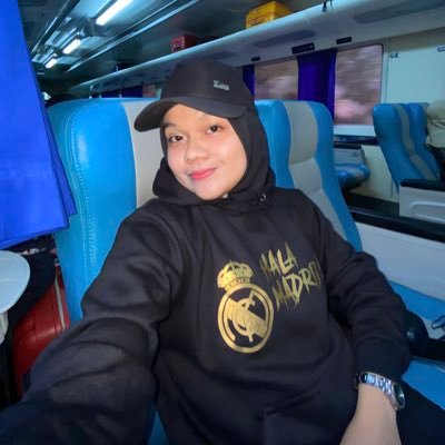 cita cita: punya banyak uang || first acc: (awkhayy) since 2012
