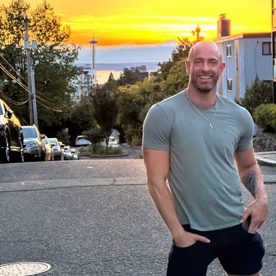 Denver gay looking for friends, fists and fun along the wag