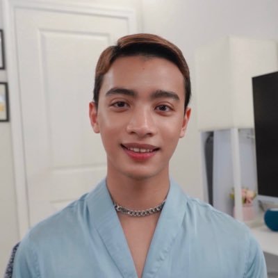 Burmese Apple Products YouTuber | Indie Dev| CS student at VCU 24, 🇲🇲🇺🇸
