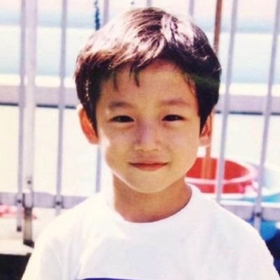 kooinside's profile picture. 迷途的答案在月亮上 
重逢的意义是告别

                          三线城市 口腔医生一枚