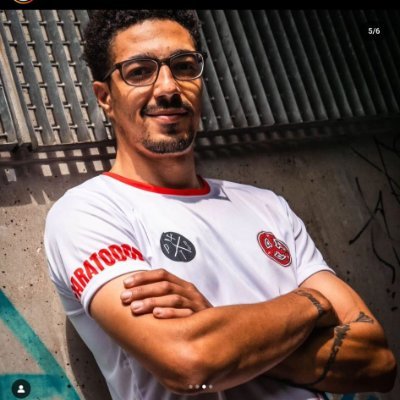 Chamo-me Cristiano Correia aka Kng_l33t  faço live todas as semanas de Csgo apareçe!!! https://t.co/V8W0nRYatO