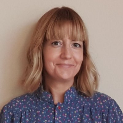 Comunicadora digital • Periodista cultural • Creadora de continguts en català • Lletraferida empedreïda 📚 •