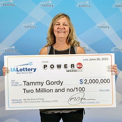 Tammy Gordy from Clive,Iowa wins $2 million powerball Jackpot giving back to the society by paying credit cards