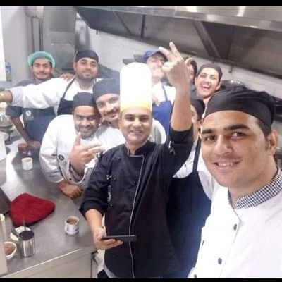 chef navidshahrukh  .everydaymaking new https://t.co/1AMdJ0Ys23 football cricket tennis/God is great ❤️❤️😇😇 prayers for humanity .praise the Lord .Amen. 
Pakistan-