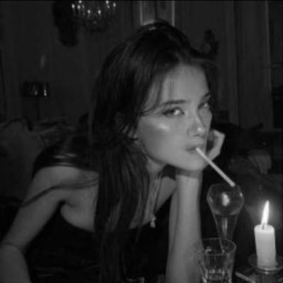 Ece_Suuuuu's profile picture. 