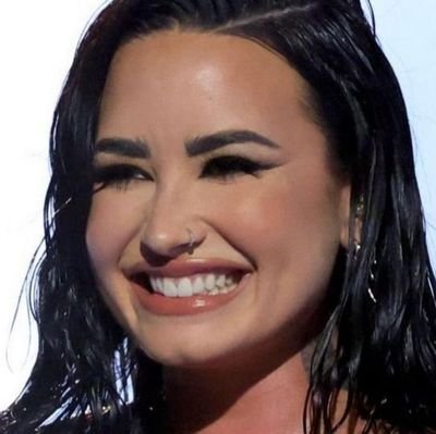 💙 Demi Lovato 💙 (Fan page)
◾You were born to be real, not perfect DL◾
◾People grow and people change DL◾
◾Living for perfection isn't living DL◾