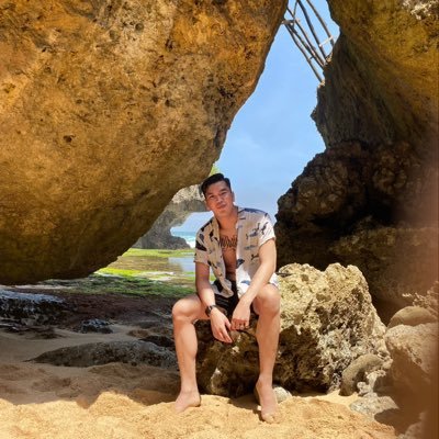 23_02s's profile picture. stay gold