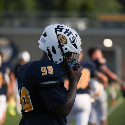 Saline High School Football & Wrestling | Class of 2027 5’11 190 DE, G Email: justinreeves2009@gmail.com Phone Number: 734-272-5589