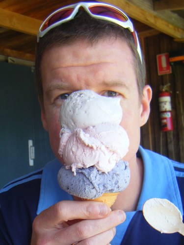 (very) amateur triathlete, I like most other sports. Oh, and I like ICE CREAM !