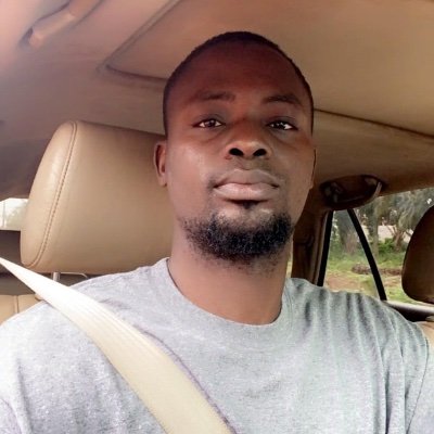 Je suis technicien telecom , graphiste,community manager et commerçant.