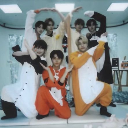 _n0n__existent_'s profile picture. im here to hide all my pain away