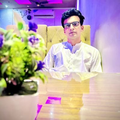 معیار یہ نہیں کہ آپ کو کتنے لوگ پسند کرتے ہیں
معیار یہ ہے کہ آپ کو کیسے لوگ پسند کرتے ہیں