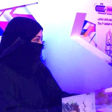 وصلتُ لنقطةتتساوى عندها كل المشاعرمهما بلغت حدتها،هي النقطةالرمادية حيث لاأبيض يجعلني ملاك ولا أسود يُحولني لشيطان. #ترانيم_فقد #الأنثى_التي #منتهاي_ومبدئي ♋