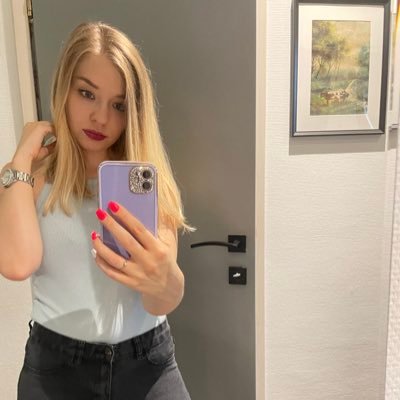 DooDorina's profile picture. "Bármiből van is a lelkünk, az övé s az enyém egy." | Paris mon amour 💙🤍❤️