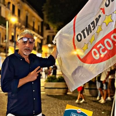 Sono di SINISTRA, socialdemocratico e antirazzista! Il PIL non è il mio Dio! Mi piace da morire la nostra COSTITUZIONE!