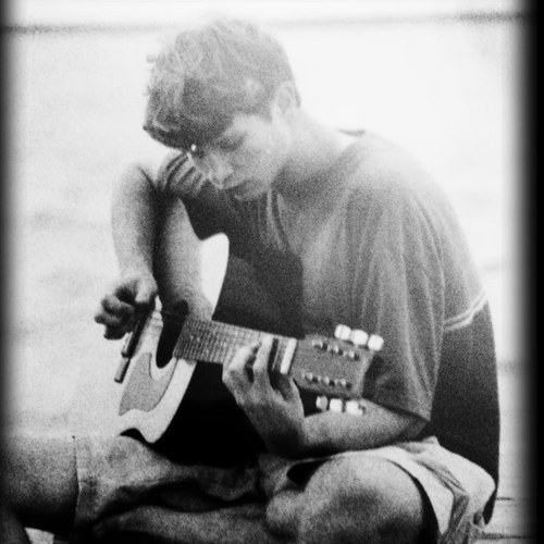 i enjoy guitar.